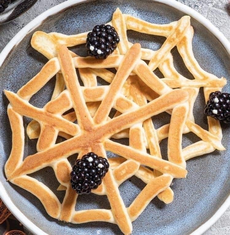would you try these spider pancakes? 😋